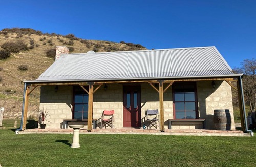 Hurunui House | Kingfisher Cottage at McLeod Estate