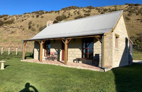 Hurunui House | Kingfisher Cottage at McLeod Estate