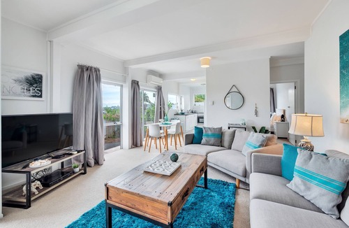 Mount Eden House | Kingsland Contemporary 2BR with Carpark