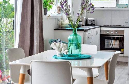 Mount Eden House | Kingsland Contemporary 2BR with Carpark