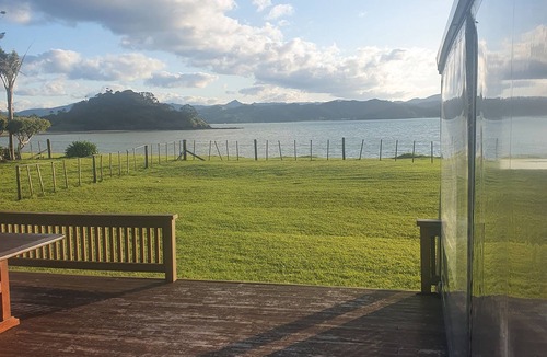 Whangaruru House | Kirikiri Pawhaoa Beautiful Beach Front Property Balnd Bay Whangaruru Habour