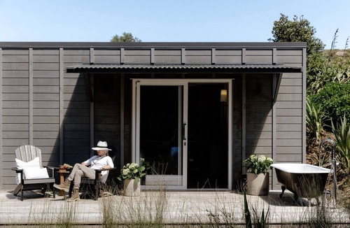 Tawharanui House | Kiwi Calls & Manuka Trees - Bluestone Studio
