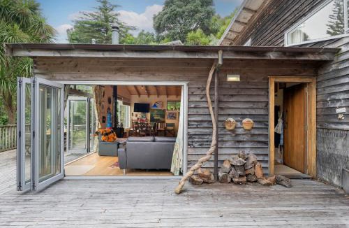 Onemana House | Kiwi Charmer - Onemana Holiday Home