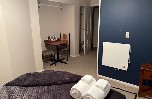 Kohatu Bed & Breakfast | Kohatu Flat Rock Cafe, Bar and B&B