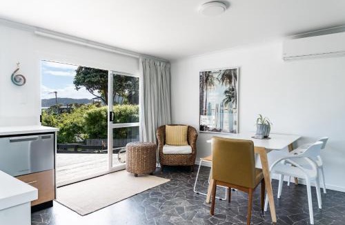Raglan House | Kotare Cottage, Spa Pool, Walk to Town