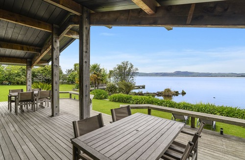 Kawaha Point Cabin | Koura Lodge