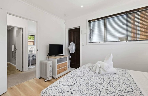 Kawaha Point House | Koutu Hideaway - Lakeside, Kayaks, Pet-Friendly