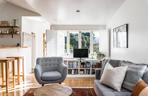 Raglan House | Kowhai Cottage & Studio