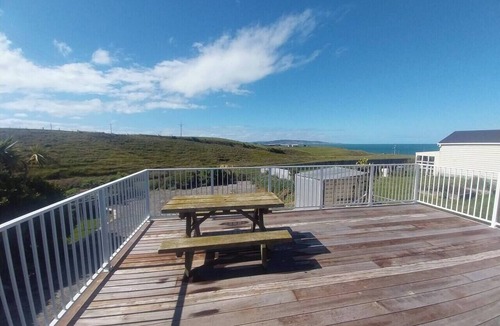 Kaka Point House | KP Getaway Blue House
