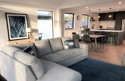 Wanaka House | La Cachette in Central Wanaka