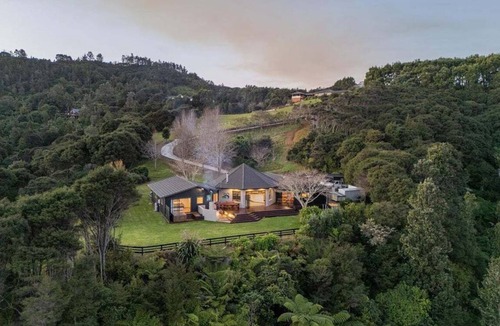 Whitianga House | La Casa Escondida - Hot Tub and Outdoor Fire