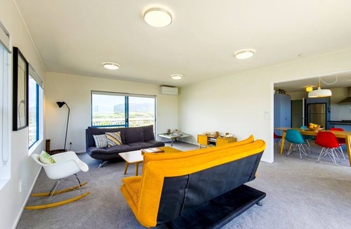 Mangawhai Heads House | La Maison Bleu - Mangawhai Heads Holiday Home