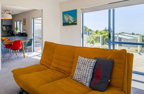 Mangawhai Heads House | La Maison Bleu - Mangawhai Heads Holiday Home