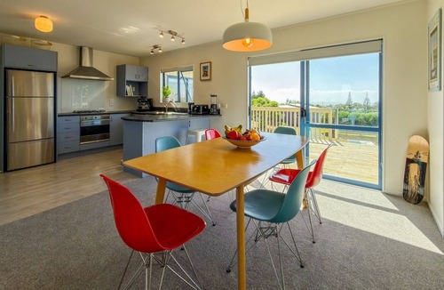 Mangawhai Heads House | La Maison Bleu - Mangawhai Heads Holiday Home