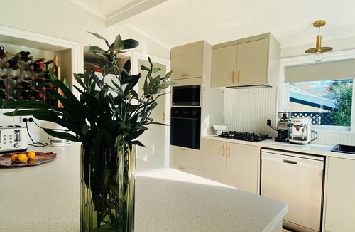 Geraldine House | Lady Geraldine Boutique Adults Only Villa & Guesthouse. Plus NZ made Hottub