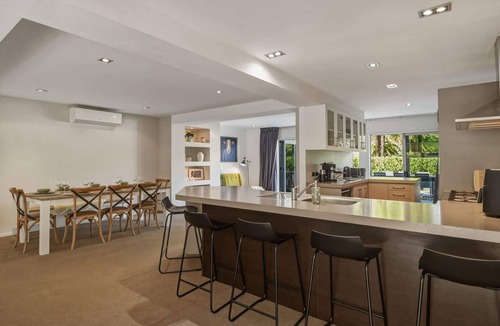 Lake Okareka House | Lake Ōkareka - Spa Pool & Log Fire, Sleeps 12