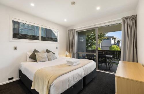 Wanaka Apartment | Lake & Alps on Your Doorstep & Resort Facilities
