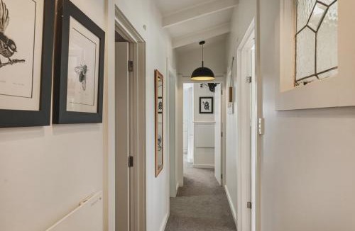 Lake Tarawera House | Lake Escape with views & spa 4 bedrooms