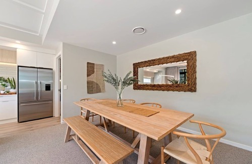 Wharewaka House | Lake Luxe Apartment