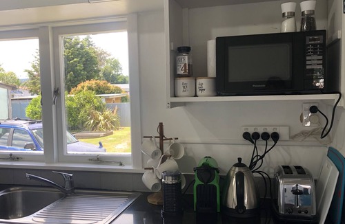 Mangakino House | Lake Maraetai Bungalow - Family & Pet friendly