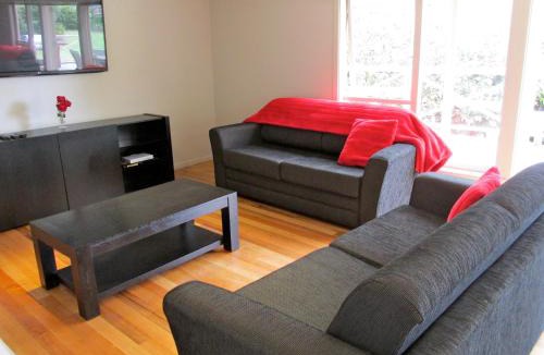 Rototai House | Lake Rotoehu Accommodation - Lake Rotoehu Home