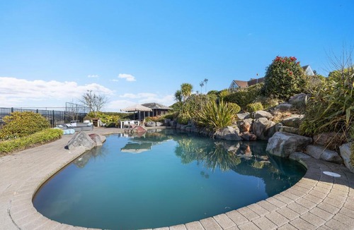 Nukuhau Villa | Lake Taupō Estate for 18ppl Pool, Spa & Big Views