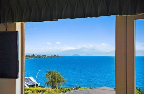 Hilltop House | Lake View by Town