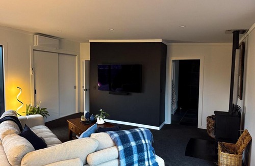 Acacia Bay House | Lake View Retreat - Pool, Sauna, Gym & more