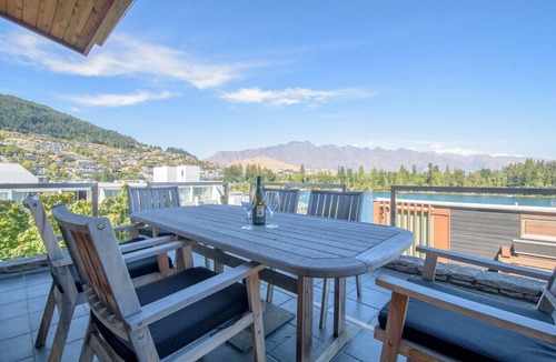 Queenstown Apartment | Lake Views, Central - Sleeps 6