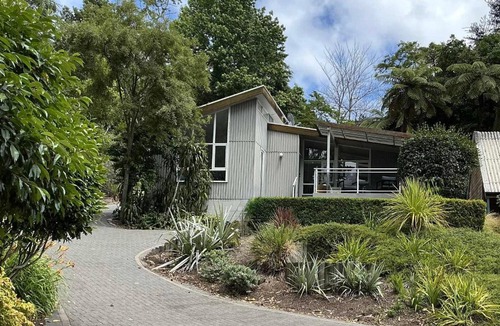 Acacia Bay House | Lakefront on Acacia Bay