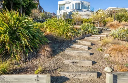Kelvin Heights Apartment | Lakeside Escape - A peaceful Kelvin Heights retreat overlooking Lake Wakatipu.