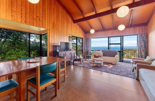 Pukawa House | Lakeview Bush Hideaway - Pukawa Holiday Home
