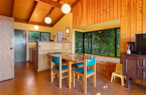 Pukawa House | Lakeview Bush Hideaway - Pukawa Holiday Home