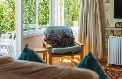 Taupo Cottage | Lakeview Cottage - Rainbow Point Holiday Home