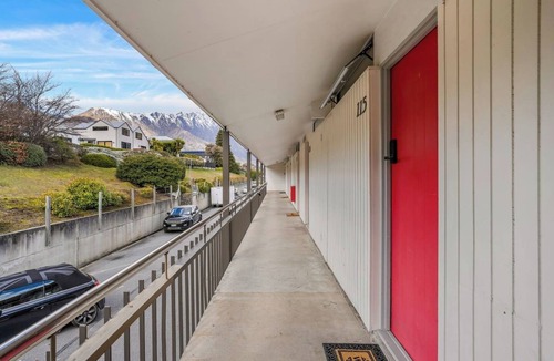 Frankton Apartment | Lakeview Lookout | Lake & Mountain Views, Cosy studio