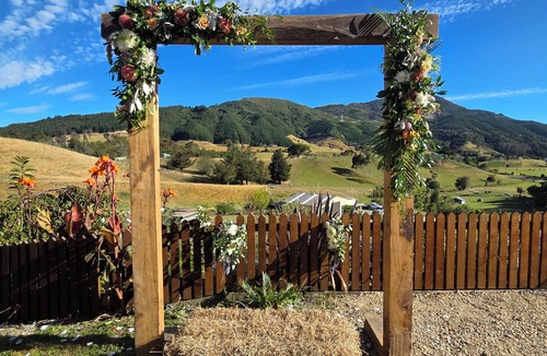 Hira House | Large Family Farm Stay, close to Town, Cable Bay Beach & walking/bike tracks