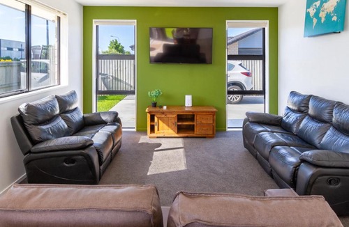 Hornby Apartment | Large Family Home Near The Landing