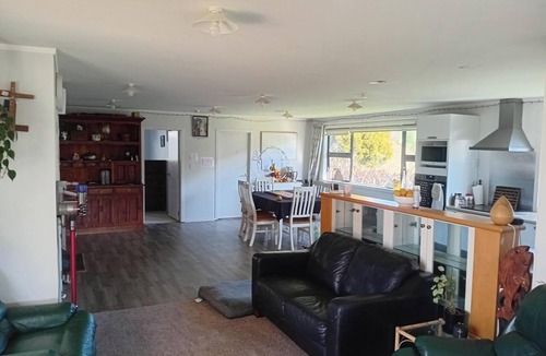 Waitao House | Large Sunny rural family accommodation, plenty of space, perfect for A.M.S Games