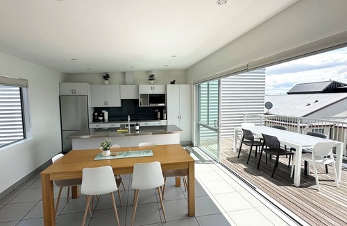 Christchurch House | Large townhouse. Double garage plus additional parking. Full kitchen and dining.