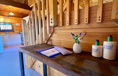 Hanmer Springs House | Lavender Lodge - Cosy family retreat, short stroll to town