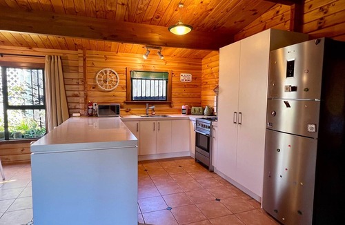 Hanmer Springs House | Lavender Lodge - Cosy family retreat, short stroll to town