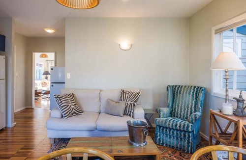 Surfdale House | Le Belle on Blake by Waiheke Pure, sunny, flat and just steps away from the beach.