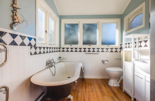 Surfdale House | Le Belle on Blake by Waiheke Pure
