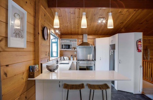 Lynmore House | Leo's Place - Hot Tub, Ride to Redwoods, Sleeps 9