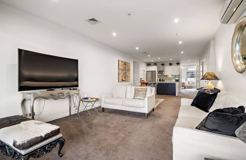 Auckland Central Business District Apartment | Lighter Quay Waterfront Living at Its Finest 3 Bed