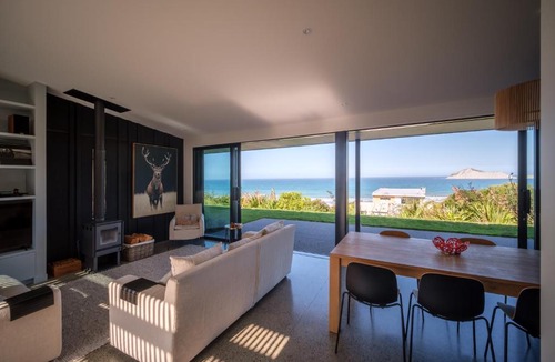 Waimarama House | Lightning Ridge Views - Waimarama Holiday Home