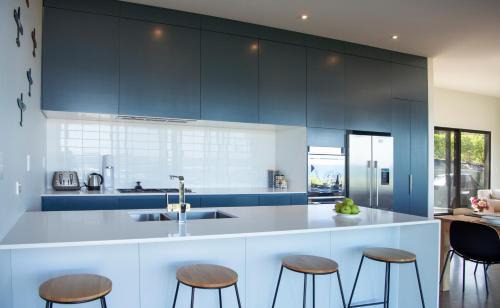 Waimarama House | Lightning Ridge Views - Waimarama Holiday Home