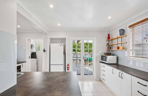 Mount Roskill Cottage | Lime Tree Cottage - Mt Roskill