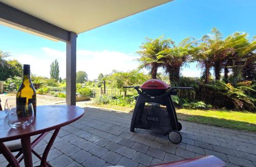 Omokoroa House | Links View Retreat