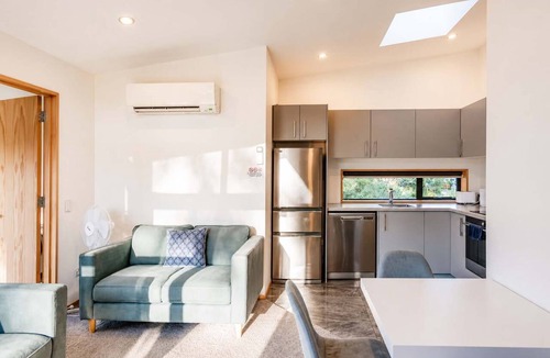 Tekapo House | Little Birch | 2BR | Walk to Lake + Church